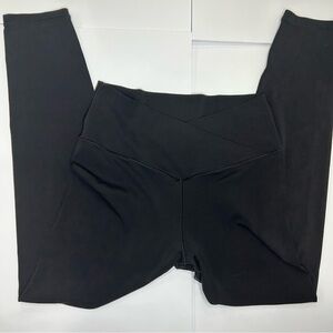 Aerie Offline 7/8 V Front Black Leggings. Women’s Size XL